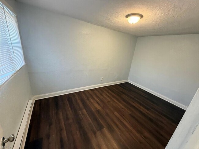 Building Photo - 1510 Wilson Rd