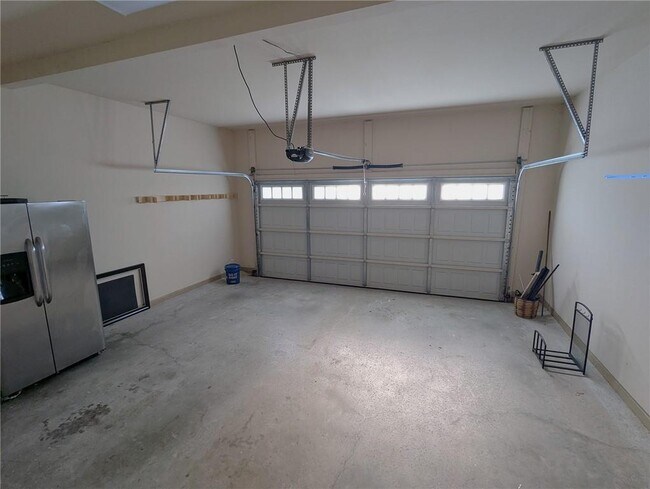 Building Photo - 4635 Belcrest Way