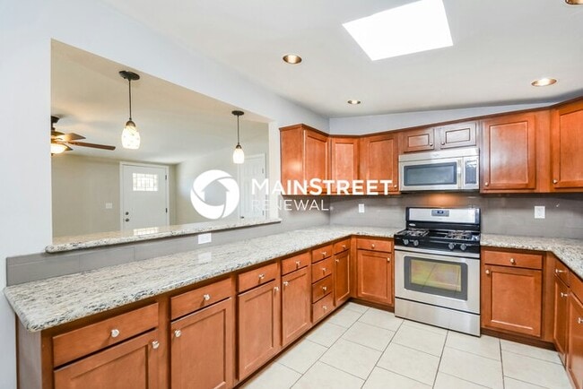 Building Photo - 3 Bedroom Pet-Friendly Home in TUCSON, AZ with Main Street Renewal