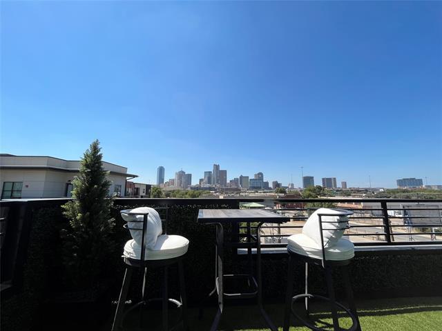 Building Photo - 1901 S Harwood St