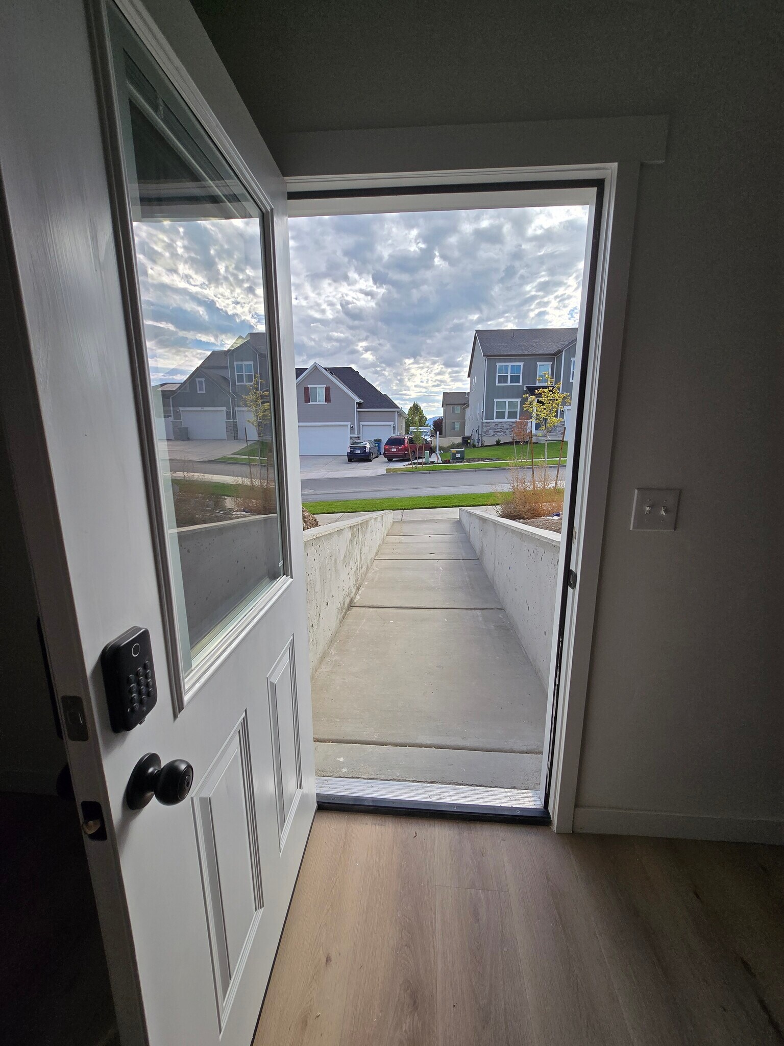 Building Photo - 844 W Fallow Dr