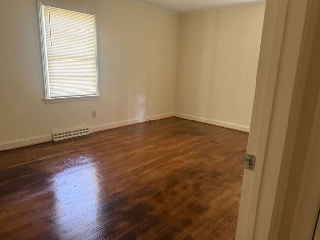 Building Photo - ComingSoon! 3 bedroom 2 bathroom home located in Stanley!