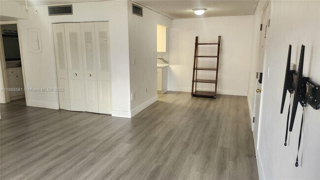 Building Photo - 7231 Miami Lakes Dr