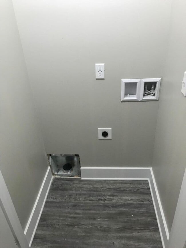 Building Photo - Highland Park Rental!