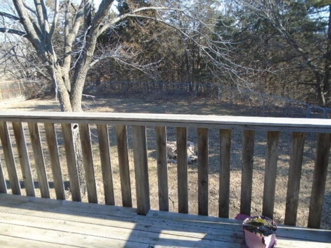 Building Photo - 706 Ridgewood Dr