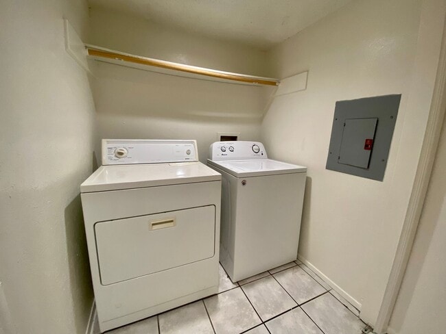 Building Photo - 30th-407 E