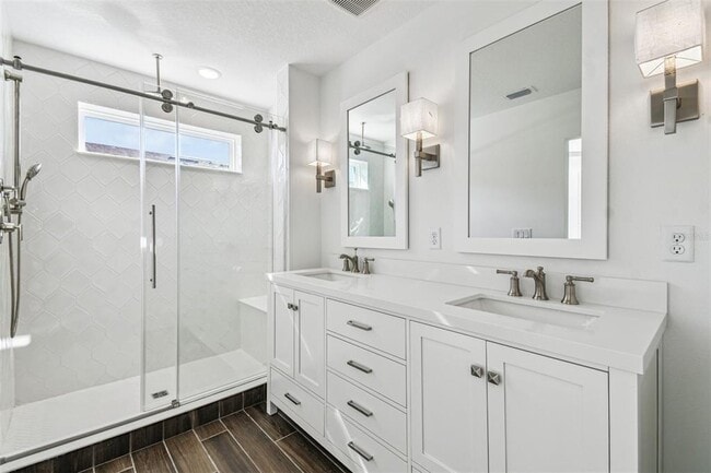 Building Photo - 1951 Risby Aly