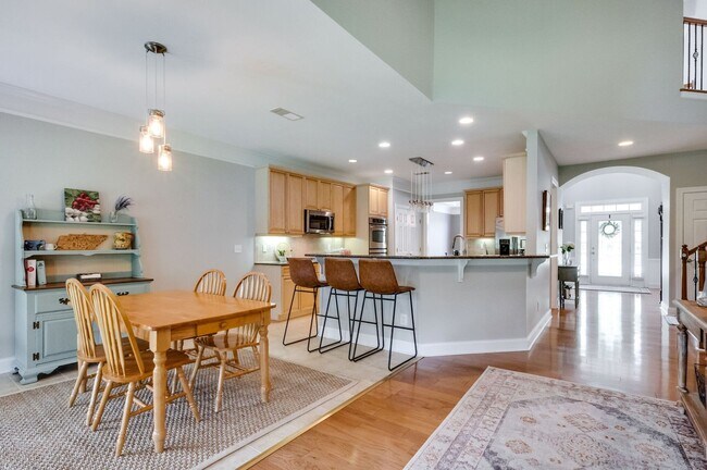 Building Photo - 4 Bedroom, 3.5 Bathroom Executive Home with Fenced Yard and 3 Car Garage.