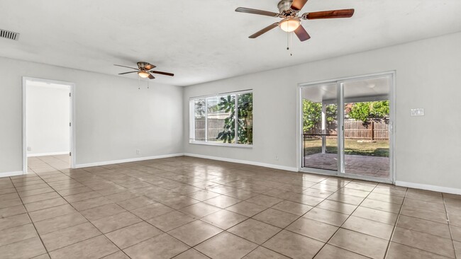 Building Photo - 3BR/2BA South Tampa home with carport and ...