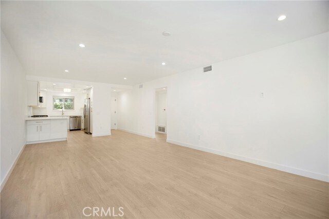 Building Photo - 31612 W Nine Dr