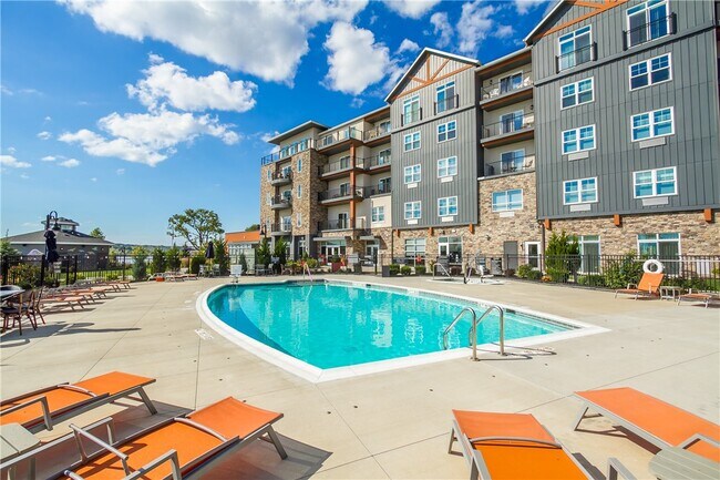 Building Photo - 205 Lakeshore Dr