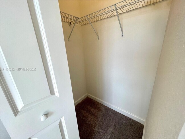 Building Photo - 20671 NE 7th Pl