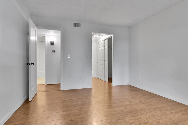 Building Photo - $1,775.00, 2-bed, 2-bath condo in Lakewood.