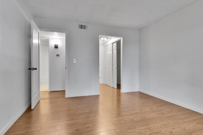 Building Photo - $1,825.00, 2-bed, 2-bath condo in Lakewood.