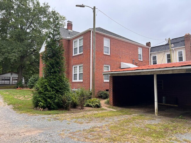 Building Photo - 1220 Crosby St