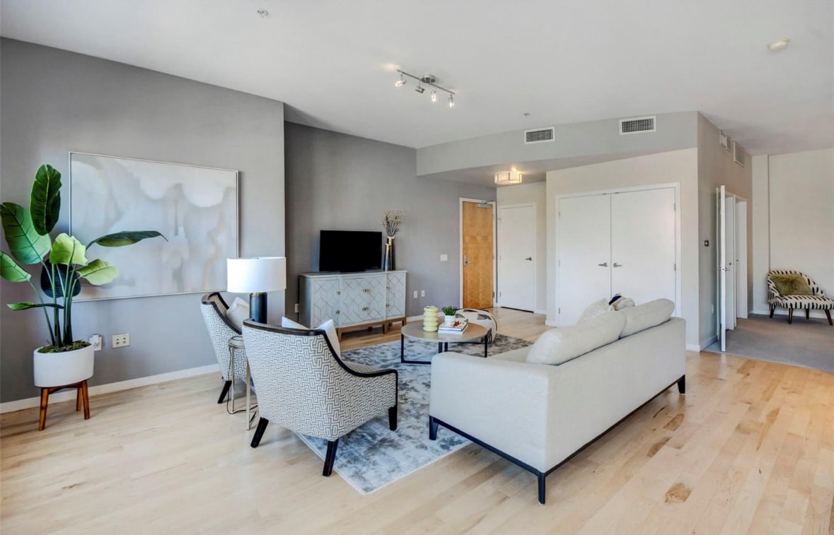 Building Photo - 1438 Little Raven St