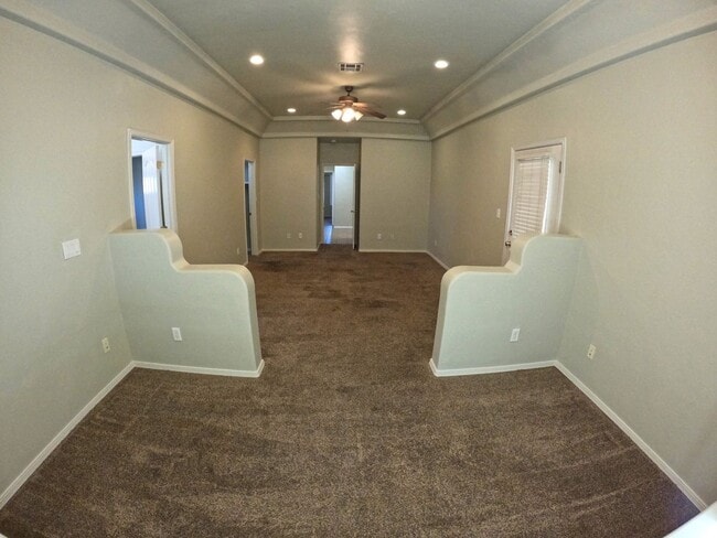 Building Photo - 2210 Dakota Dr