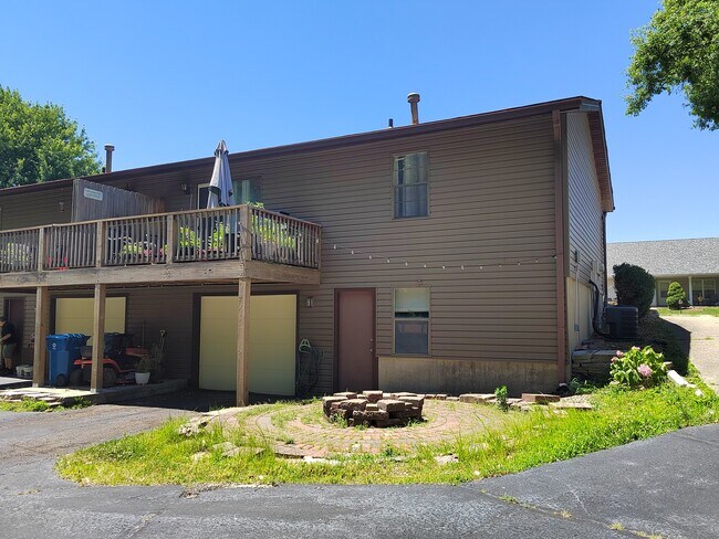 Building Photo - 8 Cougar Dr