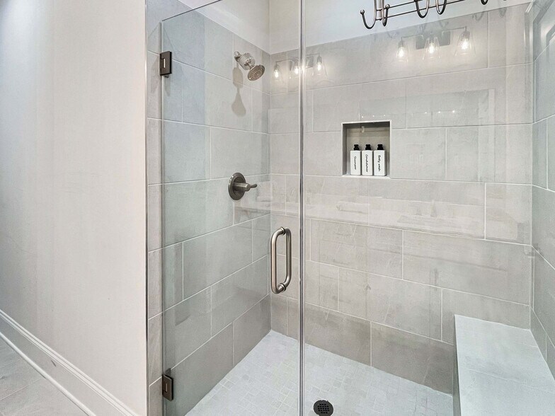 Building Photo - 401 Upper E Ave