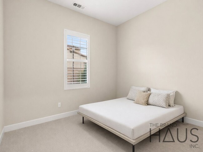 Building Photo - Rare 55+ Gated Travata Community – Bedrooms on Main + Loft + Resort-Style Amenities!