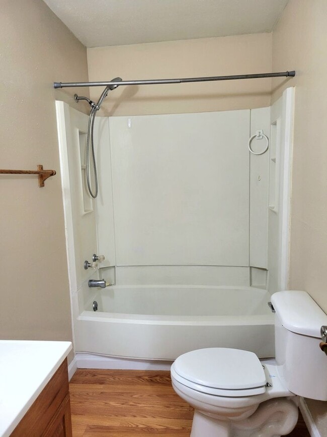 Building Photo - Renovated and Ready to Rent...7 Bradley, P...