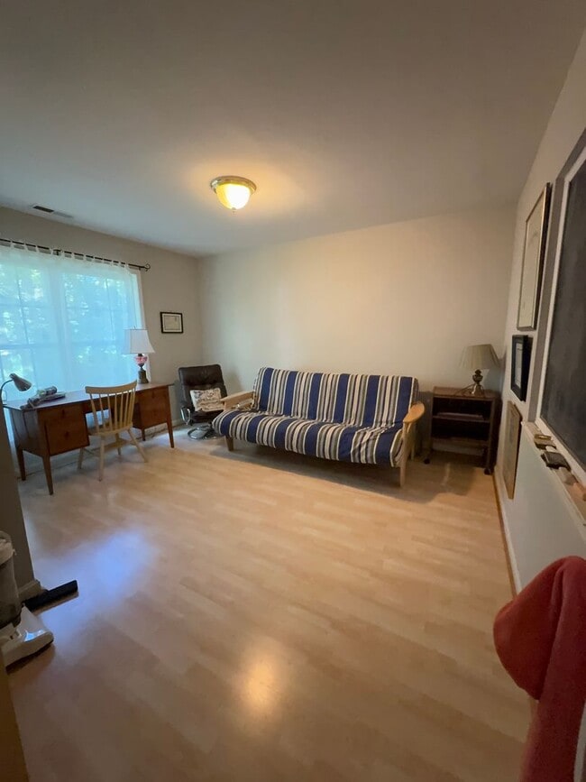 Building Photo - 408 Mitchell Ln