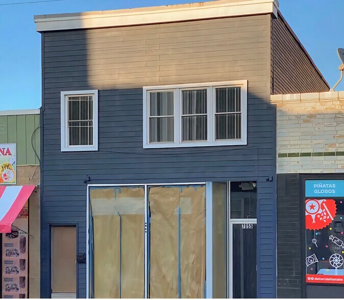 Primary Photo - 7055 N Clark St