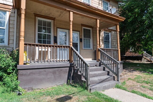 Building Photo - 1 Parkview St