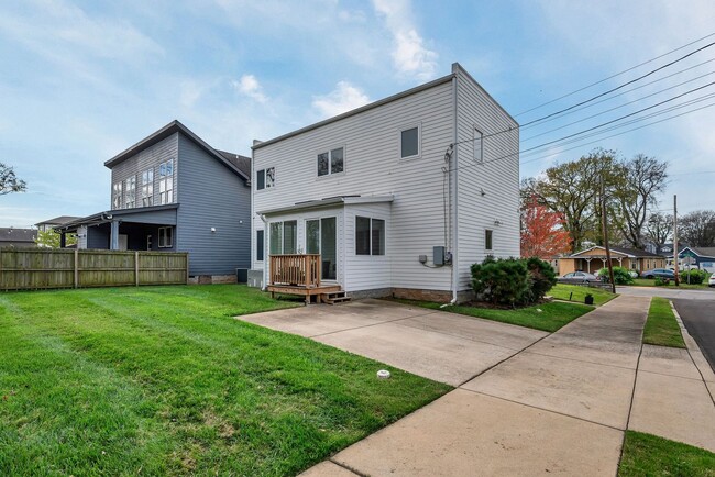 Building Photo - Stunning Modern Living in East Nashville