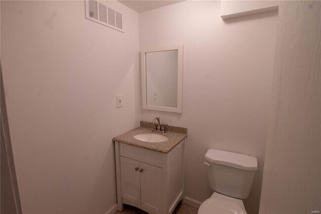 Building Photo - 18 Brooker Ct