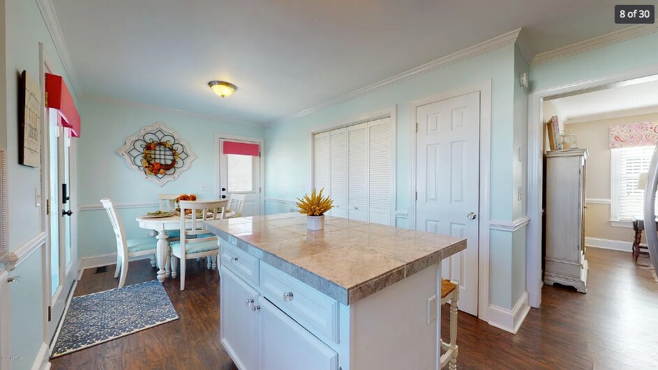 Building Photo - 966 Teakwood Dr