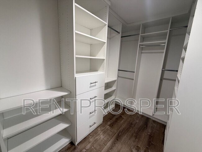 Building Photo - 1130 W Lake Brantley Rd