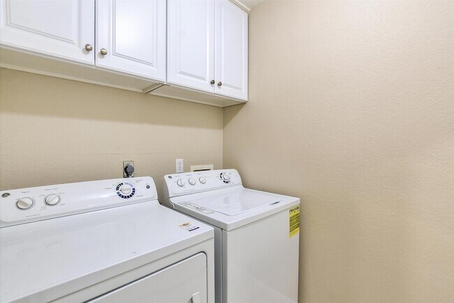 Building Photo - 7200 Quimper Ln