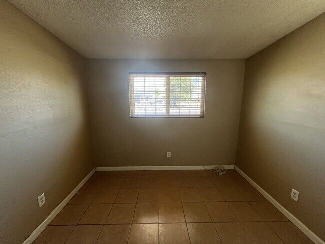 Building Photo - 8736 Aspen Ave
