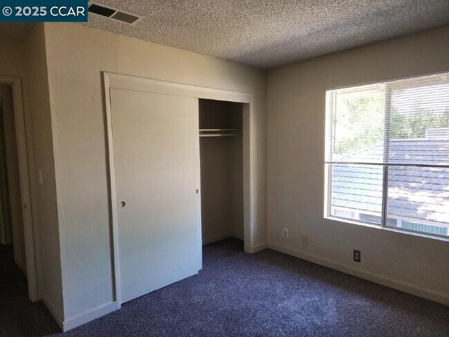 Building Photo - 4260 Clayton Rd