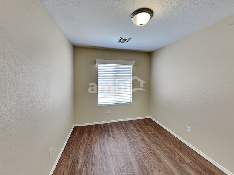 Building Photo - 16425 N 113th Dr