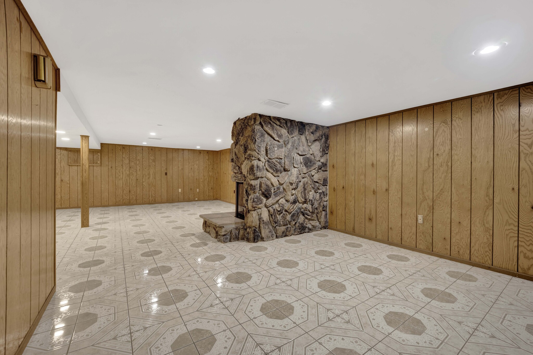 Building Photo - 9410 Lawler Ave