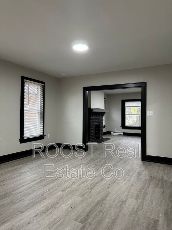 Building Photo - 98-100-100 N Hague Ave