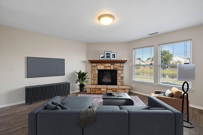 Building Photo - 898 Stonehurst Dr