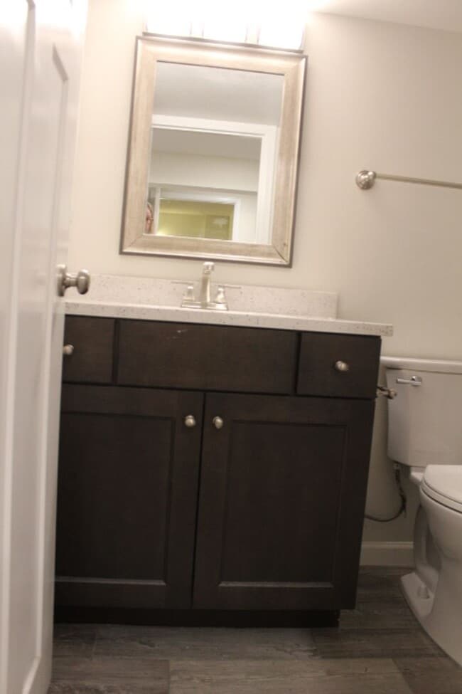 Building Photo - Gorgeous 2 Story End Unit in Lakewood!