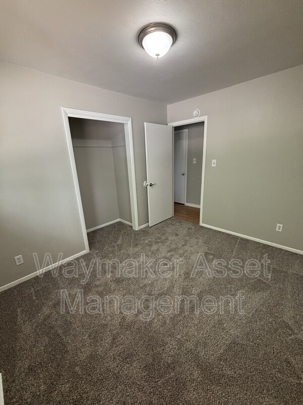 Building Photo - 3495 Montebello Dr W