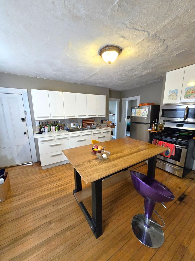 Building Photo - 103 Tell St