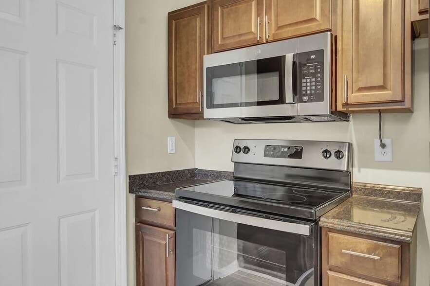 Building Photo - 40 Elisabeth Way