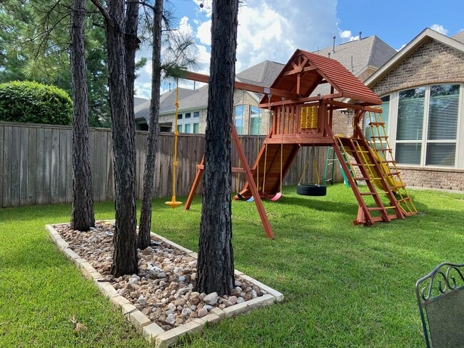 Building Photo - 166 Lindenberry Cir