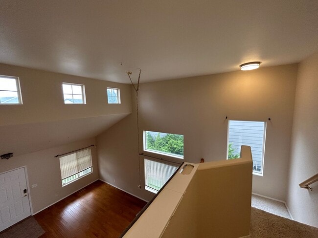 Building Photo - 4 Bed 3.5 Bath