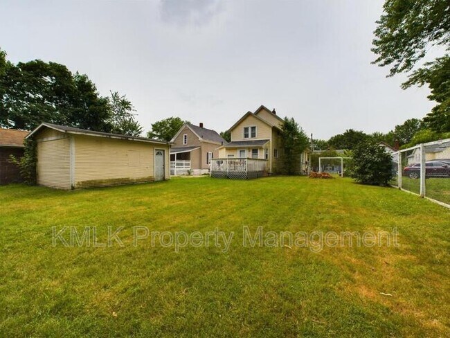 Building Photo - 665 Kling St