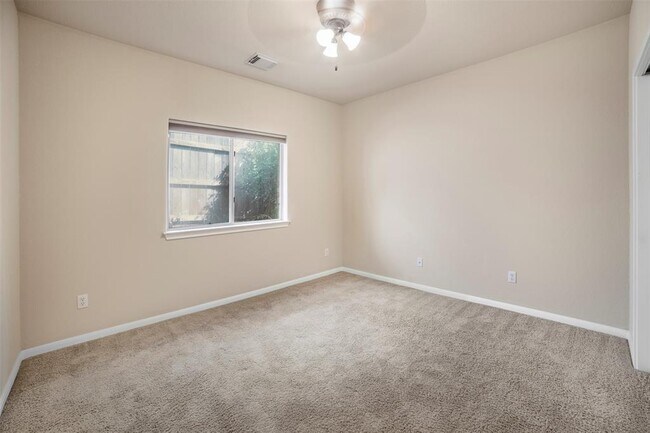 Building Photo - 340 Grafton Ln