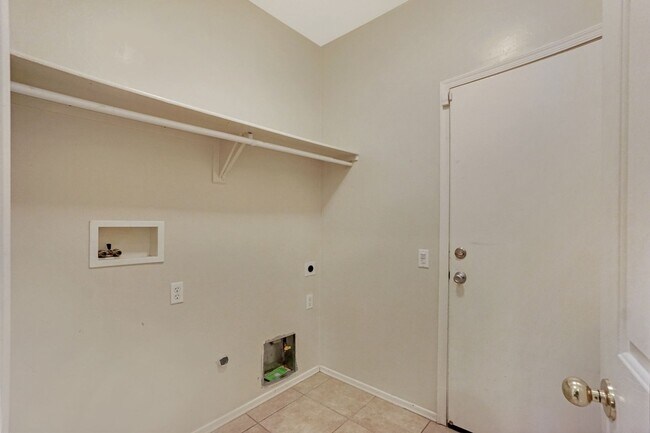 Building Photo - Pending/ Rented - Beautiful 2 Story-4 Bd/3...