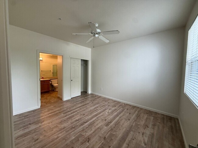 Building Photo - 2 bed | 2bath | 1039 SF | Private Garage & Assigned Parking | Downstairs unit |Owners pays for WS&G!