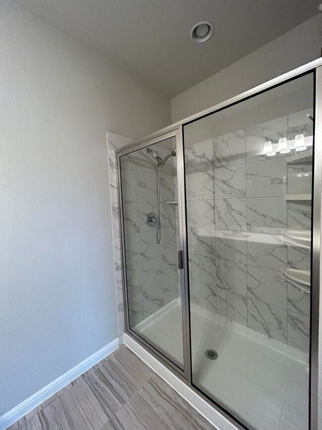 Building Photo - 393 Gaida Loop